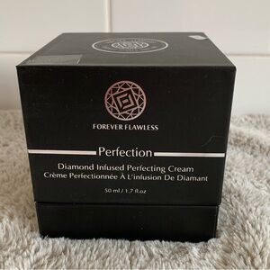 NIB Forever Flawless Diamond Infusing Perfect Cream 1.7oz